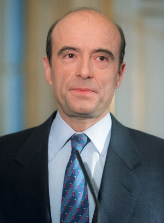 juppeportrait000_par2004012377565.jpg